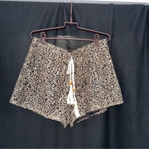Women's Black and Cream Patterned Shorts